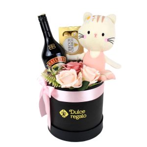Gift Box Mi Amor Bonito para Ella de Dulce Regalo. Box negro con osita de peluche, licor Baileys, chocolates Ferrero y flores artificiales, ideal como regalo para una mujer con entrega a domicilio en Lima.