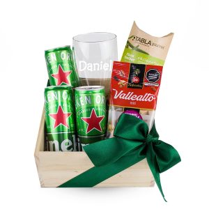 Beer Break Box de Dulce Regalo. Caja de madera pino con cervezas, snacks salados y vaso cervecero personalizado. Regalo ideal para un break o descanso con entrega a domicilio en Lima.