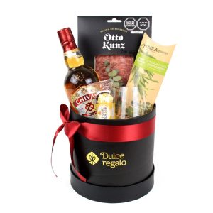 Box Chivas Regal de Dulce Regalo. Caja premium con botella de whisky Chivas Regal, vaso de cristal, salchichón, crocantinis y chocolate Ferrero. Regalo de lujo para un hombre con entrega a domicilio en Lima.