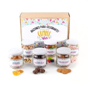 Box de dulces personalizado 'Razones para Celebrarte' de Dulce Regalo para cumpleaños. Caja sorpresa con frascos de dulces variados, ideal como regalo festivo con entrega a domicilio en Lima.