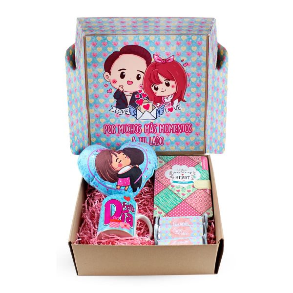Box Feliz Día Mi Amor para Mujer de Dulce Regalo. Caja con peluche de amor, libreta romántica, taza temática y chocolates. Regalo ideal para novia o esposa con entrega a domicilio en Lima.