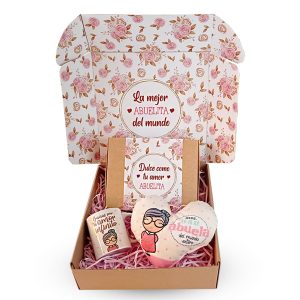 Box La Mejor Abuela del Mundo de Dulce Regalo. Caja con alfajores, taza personalizada y mini peluche corazón. Regalo ideal de confort para abuelas, con entrega a domicilio en Lima.