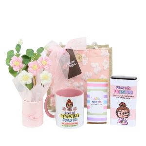 Box Mi Dulce Maestra de Dulce Regalo. Caja sorpresa con carterita, dulces, taza y arreglo de flores tejidas Regalo ideal para una profesora con entrega a domicilio en Lima.