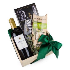 Box Piqueo Gourmet de Dulce Regalo. Caja de madera pino con vino, crocantinis y chocolate. Regalo ideal para ocasiones especiales con entrega a domicilio en Lima.