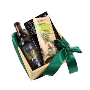 Box Snack & Chill de Dulce Regalo. Caja de madera pino con snacks y cerveza para una noche de relax en casa, con entrega a domicilio en Lima.