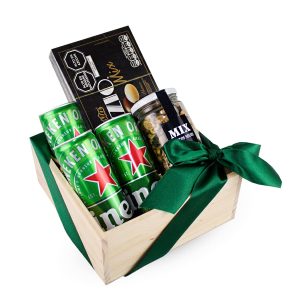 Box Snack Time de Dulce Regalo. Caja de madera pino con cervezas, chocolate y frutos secos, ideal para un break o merienda con entrega a domicilio en Lima.