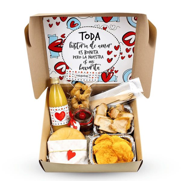 Desayuno sorpresa Criollito Amor de Dulce Regalo. Incluye pan con chicharrón y camote, sarza criolla, torta de chocolate, jugo, rosquitas y detalles románticos, ideal para parejas y aniversarios con entrega a domicilio en Lima.