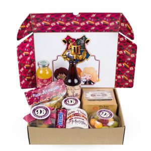 Desayuno sorpresa temático de Harry Potter de Dulce Regalo. Caja con diseño de Hogwarts, taza de la saga y dulces, ideal para un fanático con entrega a domicilio en Lima.