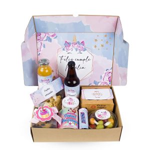 Desayuno sorpresa temático Unicornio de cumpleaños de Dulce Regalo para adultos. Caja con colores pastel, dulces gourmet y taza de unicornio aesthetic, entrega a domicilio en Lima.