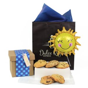 Galletones artesanales para él de Dulce Regalo. Galletas grandes con chocolate blanco y pecanas, globo, ideales como regalo sorpresa para un hombre con entrega a domicilio en Lima.