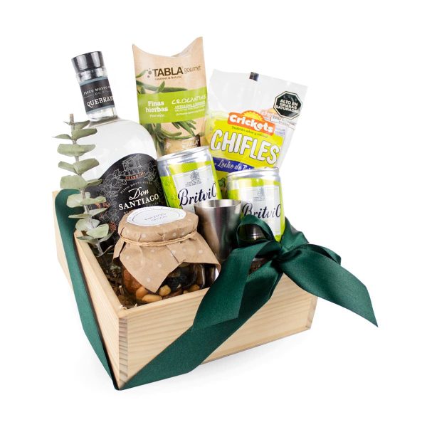 Gift Box Pisquero de Dulce Regalo. Caja de madera pino con botella de pisco peruano, snacks, onzera, ginger ale. Regalo gourmet con entrega a domicilio en Lima.