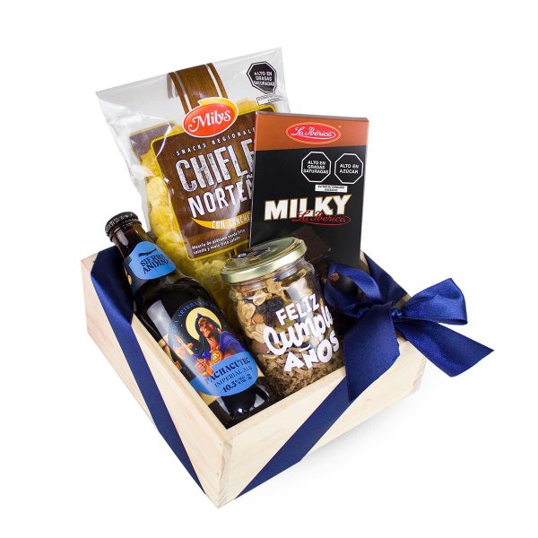 Happy Party Box de Cumpleaños de Dulce Regalo. Caja de madera pino con cerveza, snacks y chocolate, ideal para celebrar un cumpleaños con entrega a domicilio en Lima.