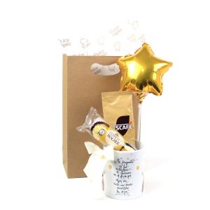 Pack Taza El Principito de Dulce Regalo. Taza temática con chocolates, sobre de cappuccino y un globo. Regalo ideal para lectores o para expresar un afecto profundo, con entrega a domicilio en Lima.