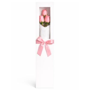 caja con 3 rosas rosadas